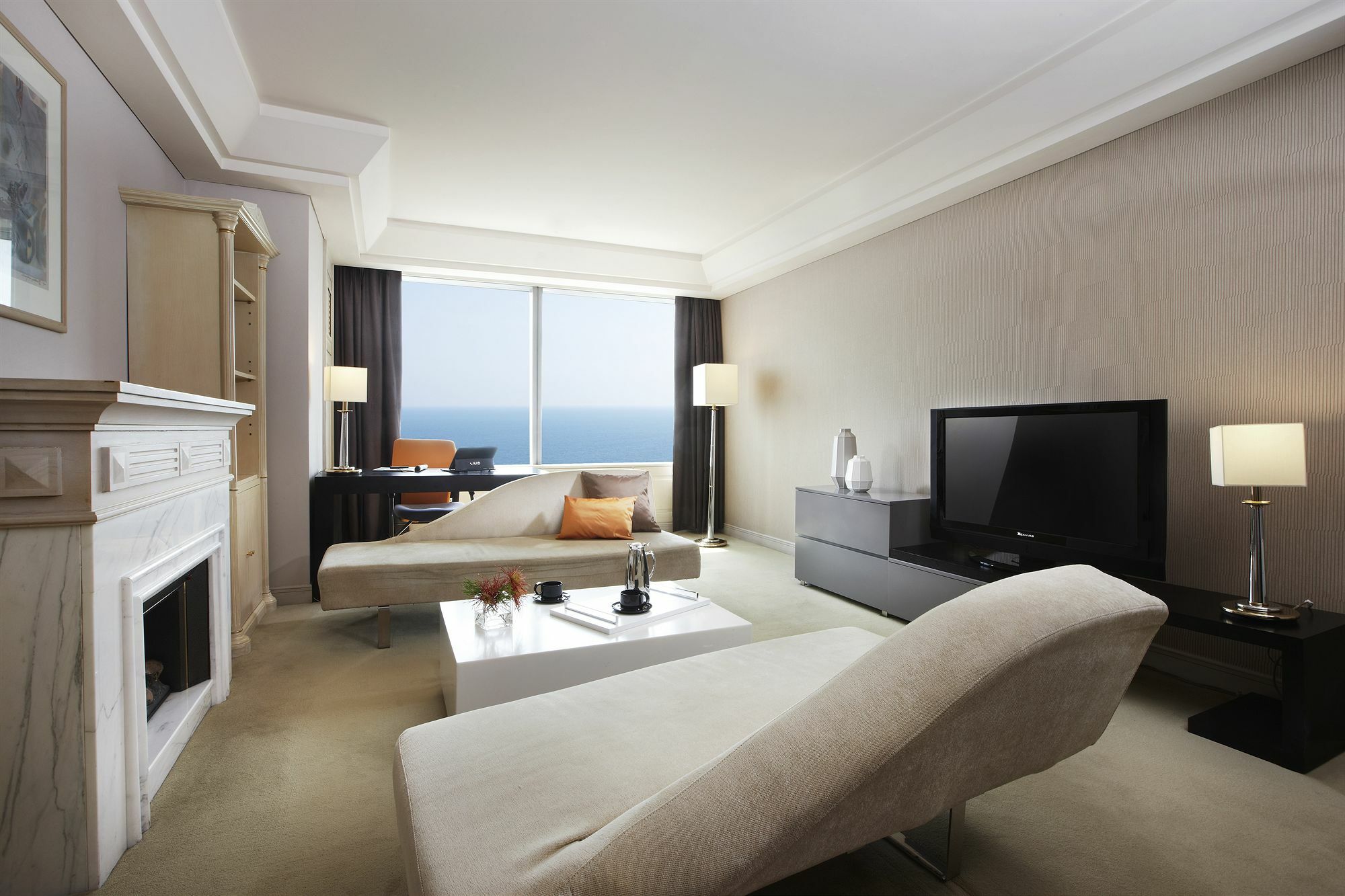 Haeundae Grand Hotel Пусан Екстериор снимка A living room in a typical apartment