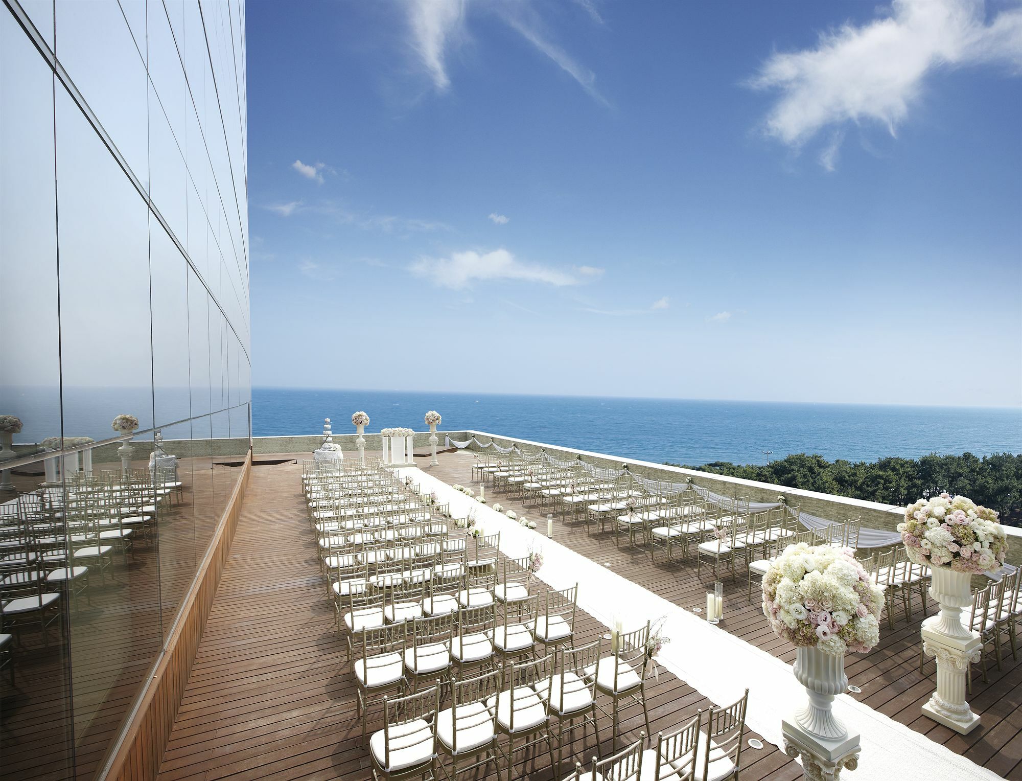Haeundae Grand Hotel Пусан Екстериор снимка The Sky Chapel