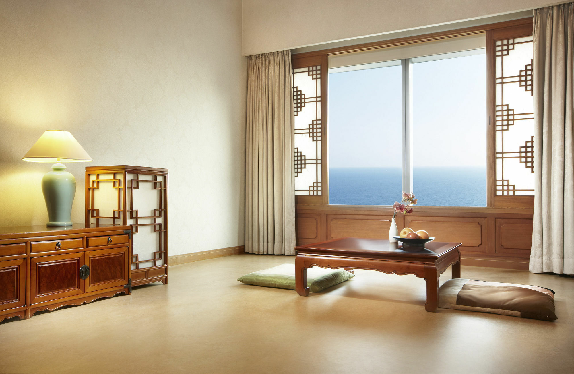 Haeundae Grand Hotel Пусан Екстериор снимка A traditional Korean room