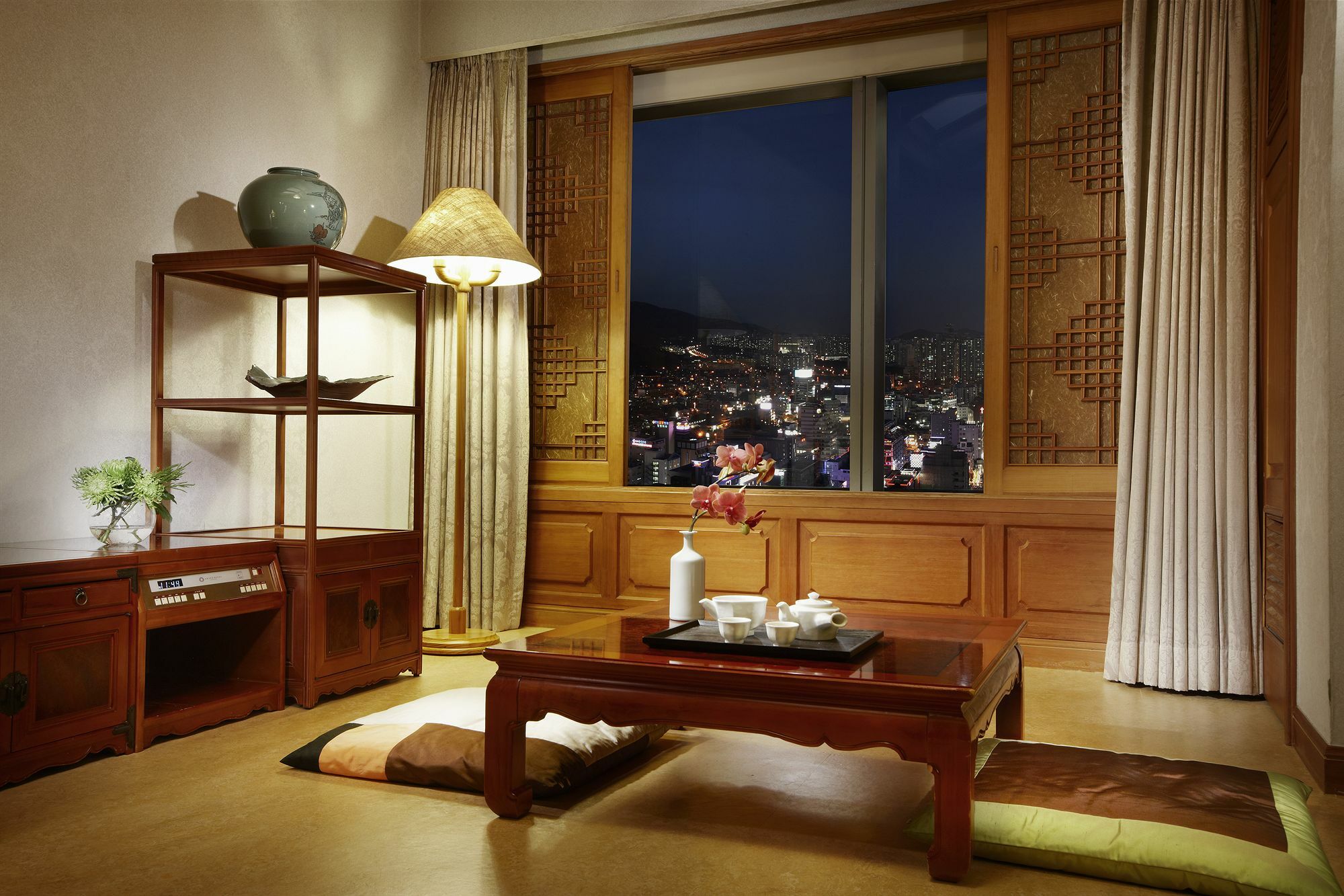 Haeundae Grand Hotel Пусан Екстериор снимка A traditional Korean room